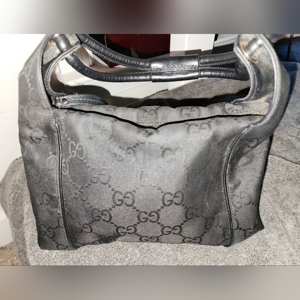 Preowned Authenticated Gucci black handbag‎